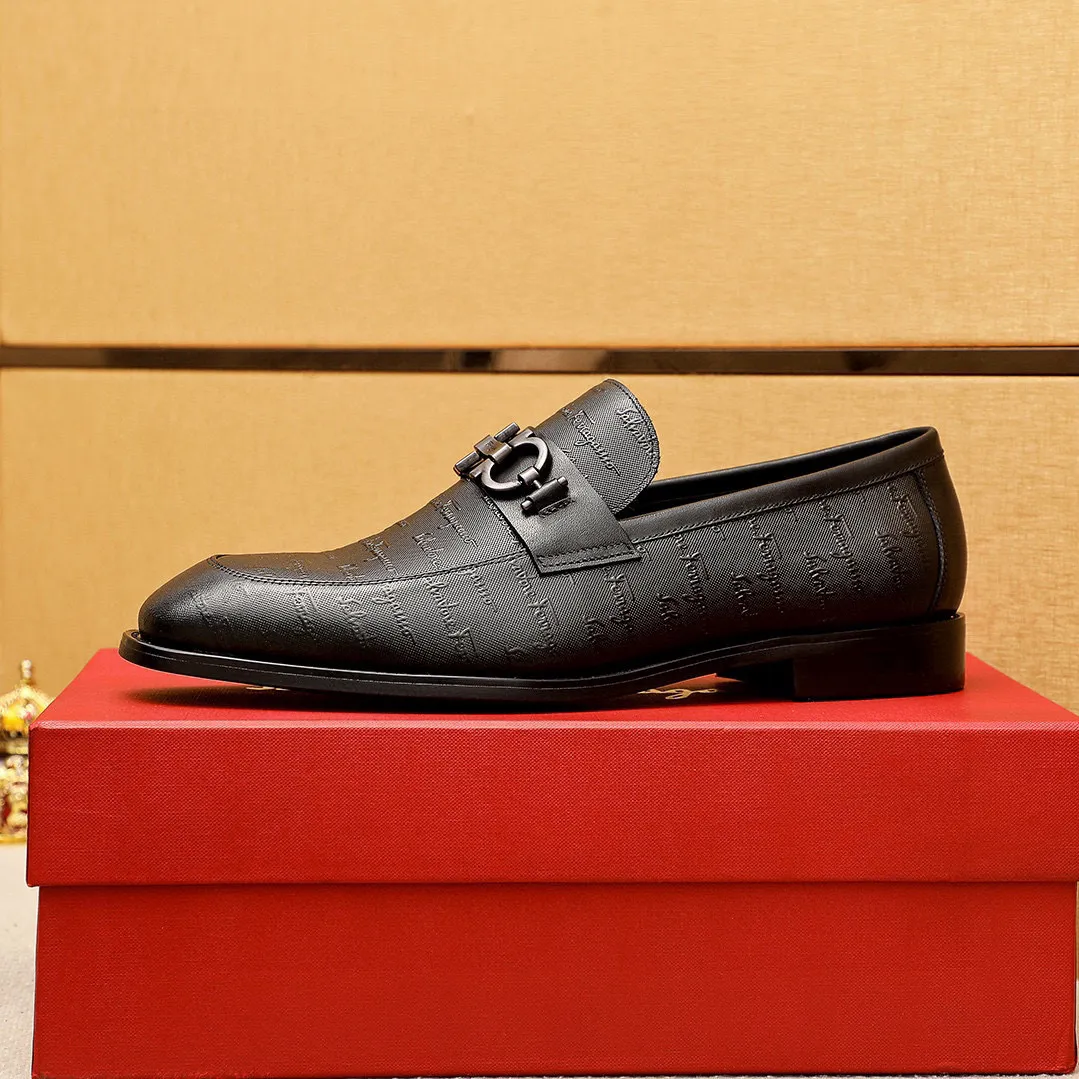 Men's shoes 💰460 💐 Product trademark: Ferragamo "Ferragamo" casual leather shoes Regular size: 38-44 (45.46🉑️customized) Product materials: Selected imported first-layer cowhide embossed upper + luxury hardware buckle, imported water-dyed cowhide leather lining. Strong three-dimensional visual effect, original rubber outsole Color: 1⃣️color optional